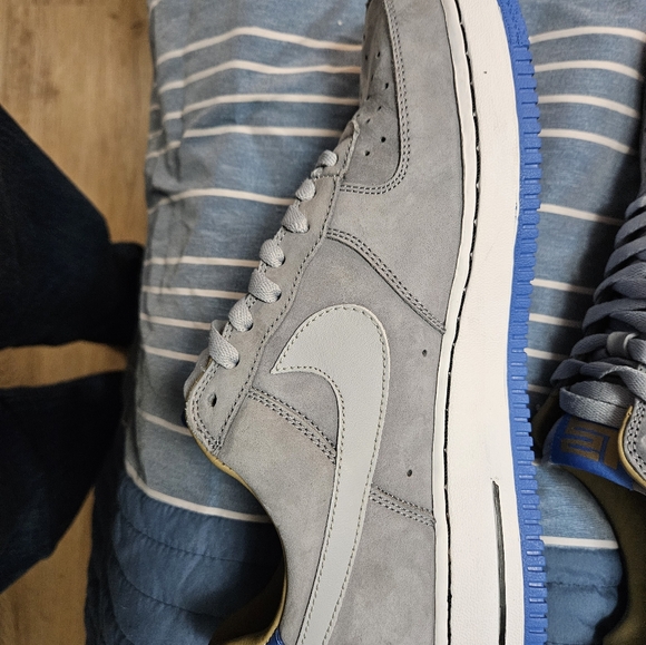 LeBron Nike shoes size 10 grey/white. Chamber of fear - Picture 8 of 12